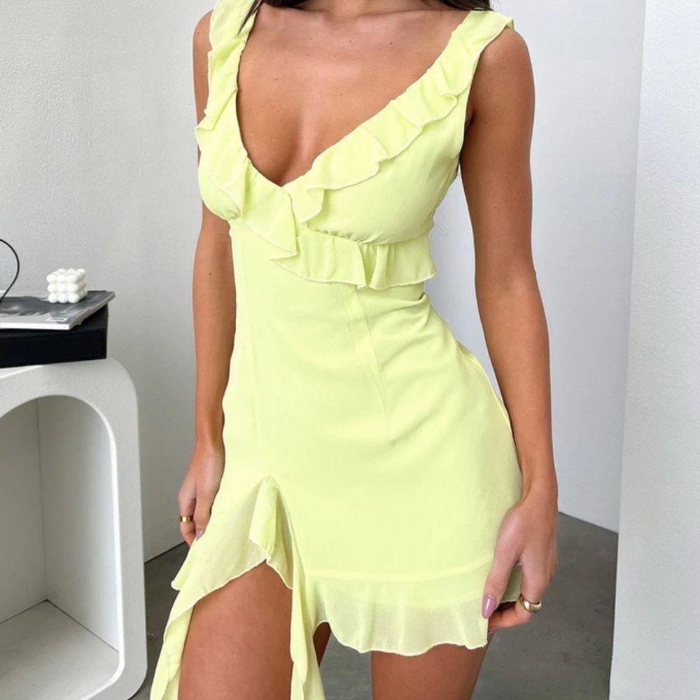THATSSOFETCH Cabello lime green ruffle V Cleavage mini dress‎ Sz 4